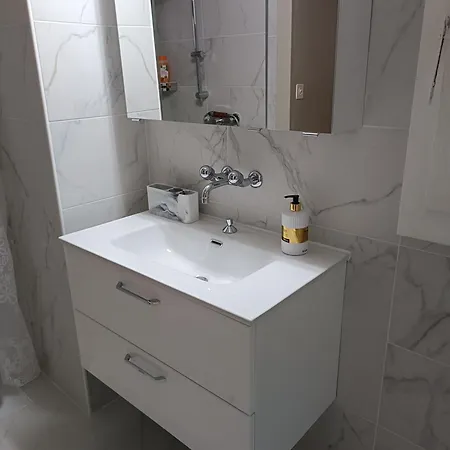 Jolie Apartment *